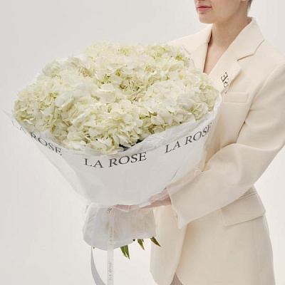 Монобукет из белых гортензий